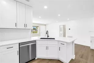 4891 Venetian Blvd NE, Saint Petersburg, FL 33703 - Photo 7