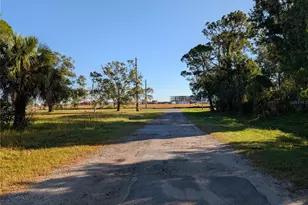 1331 Mentone Dr NE, Saint Petersburg, FL 33702 - Photo 7