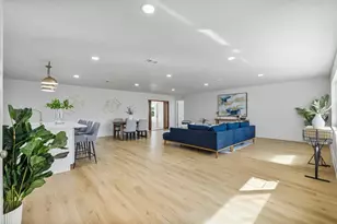 869 Deville Dr E, Largo, FL 33771 - Photo 5