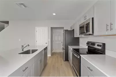 9255 Orchard Park Lane, Zephyrhills, FL 33541 - Photo 5