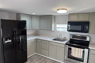 6240 Connecticut St, Zephyrhills, FL 33542 - Photo 7