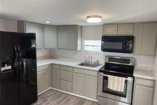 6240 Connecticut St, Zephyrhills, FL 33542 - Photo 9