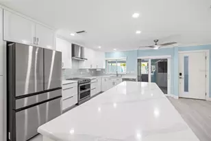 328 Boca Ciega Point Blvd S, Saint Petersburg, FL 33708 - Photo 23