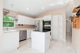 948 Lucas Ln, Oldsmar, FL 34677 - Photo 15