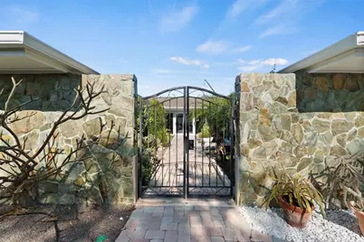 5173 Horseshoe Place, Saint Petersburg, FL 33703 - Photo 7