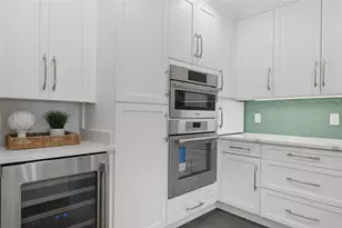 5173 Horseshoe Pl, Saint Petersburg, FL 33703 - Photo 15