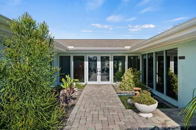 5173 Horseshoe Place, Saint Petersburg, FL 33703 - Photo 9