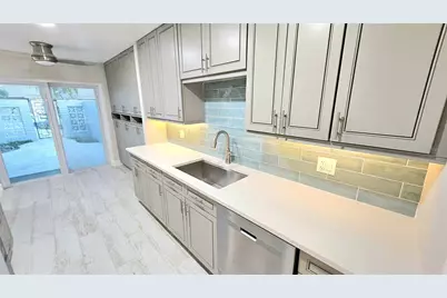 517 Boca Ciega Point Boulevard N, Saint Petersburg, FL 33708 - Photo 11