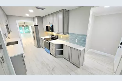 517 Boca Ciega Point Boulevard N, Saint Petersburg, FL 33708 - Photo 13