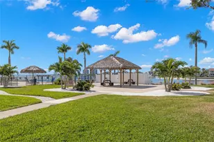 5220 Brittany Dr S, Saint Petersburg, FL 33715 - Photo 27