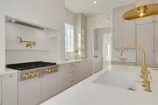 921 12th St N, Saint Petersburg, FL 33705 - Photo 17