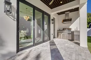 921 12th St N, Saint Petersburg, FL 33705 - Photo 43