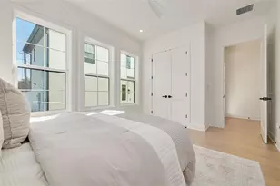 921 12th St N, Saint Petersburg, FL 33705 - Photo 21