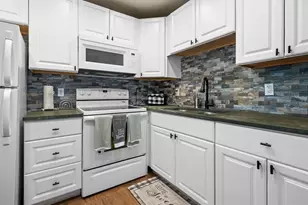 1802 Bedford Terrace, Sun City Center, FL 33573 - Photo 9