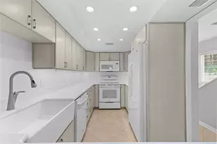3010 W Grovewood Ct, Tampa, FL 33629 - Photo 7