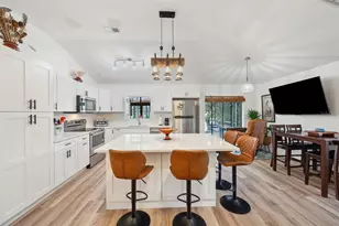 3558 65th Ave Cir E, Sarasota, FL 34243 - Photo 5