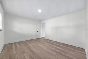 1200 80th St S, Saint Petersburg, FL 33707 - Photo 23