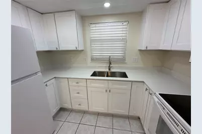 122 N Kings Avenue #101, Brandon, FL 33510 - Photo 7