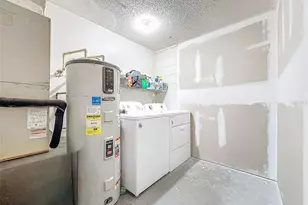 9214 Roundwood Ct, Tampa, FL 33615 - Photo 17