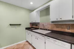 2205 Grenadier Dr, Sun City Center, FL 33573 - Photo 9