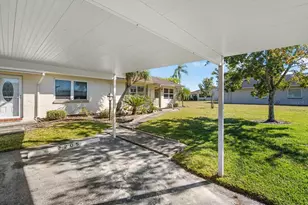 2205 Grenadier Dr, Sun City Center, FL 33573 - Photo 3