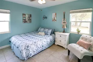 1725 Bradshaw Ln N, Saint Petersburg, FL 33710 - Photo 23