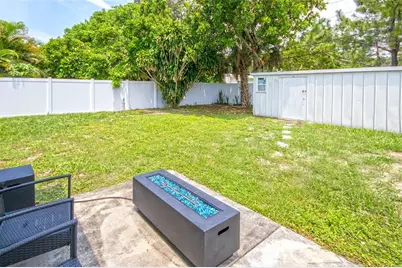 1725 Bradshaw Lane N, Saint Petersburg, FL 33710 - Photo 27