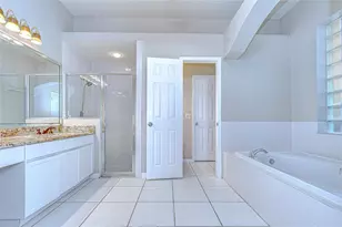 4401 Arranmore Cir, Valrico, FL 33596 - Photo 17