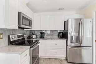 11240 7th St E, Treasure Island, FL 33706 - Photo 15