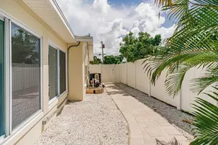 11240 7th St E, Treasure Island, FL 33706 - Photo 33