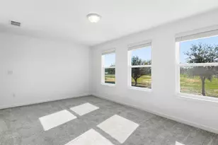 36877 Rio Grande Dr, Zephyrhills, FL 33540 - Photo 9