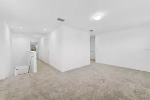 36877 Rio Grande Dr, Zephyrhills, FL 33540 - Photo 11