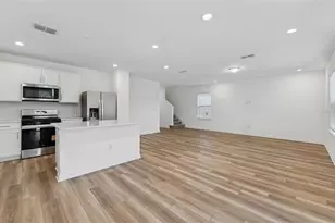 36877 Rio Grande Dr, Zephyrhills, FL 33540 - Photo 5