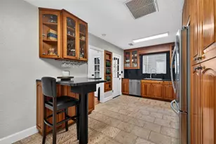 737 28th Ave N, Saint Petersburg, FL 33704 - Photo 9