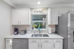 8139 129th Ln N, Seminole, FL 33776 - Photo 9