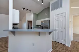 5658 Fischer Dr, Lakeland, FL 33812 - Photo 5