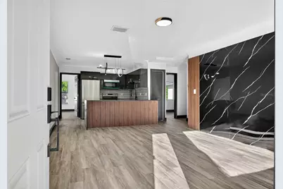 2401 S 42nd Street S, Saint Petersburg, FL 33711 - Photo 3