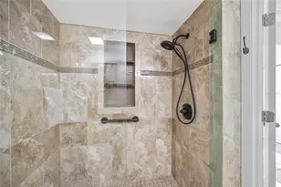 4775 Cove Cir, Saint Petersburg, FL 33708 - Photo 17