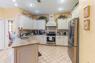 2207 Preservation Dr, Plant City, FL 33566 - Photo 11