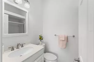 343 Madeira Cir, Saint Petersburg, FL 33715 - Photo 27