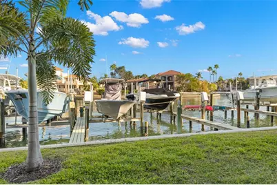 343 Madeira Circle, Saint Petersburg, FL 33715 - Photo 3