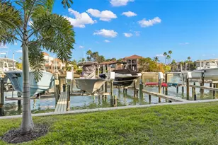 343 Madeira Cir, Saint Petersburg, FL 33715 - Photo 3