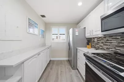 17580 Gulf Boulevard #302, Redington Shores, FL 33708 - Photo 15