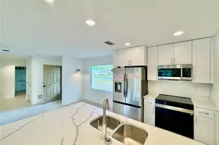 11229 W Bayshore Dr, Crystal River, FL 34429 - Photo 9