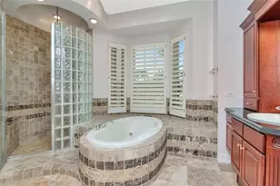 7680 Paradise Pointe Cir S, Saint Petersburg, FL 33711 - Photo 21