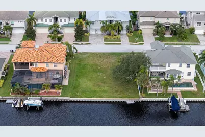 316 Manatee Lane, Tarpon Springs, FL 34689 - Photo 1