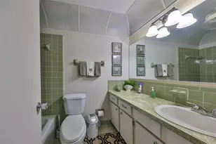 672 Allegheny Dr, Sun City Center, FL 33573 - Photo 9