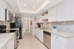 13902 Bardmoor Pl, Tampa, FL 33618 - Photo 9