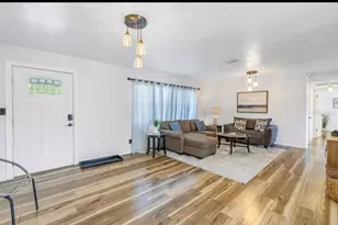 8199 115th St, Seminole, FL 33772 - Photo 7