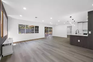 7601 Pine Hill Dr, Tampa, FL 33617 - Photo 11